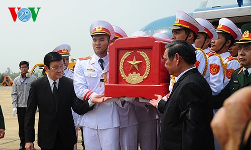 Memorial service and burial ceremony for General Giap - ảnh 14