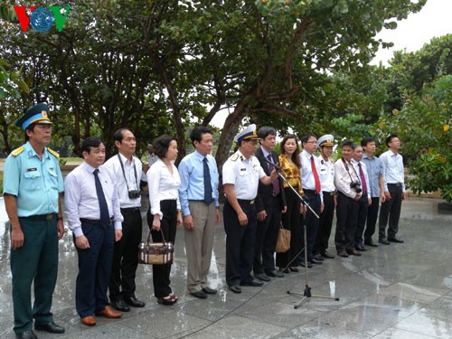 VOV delegation visits Big Truong Sa island  - ảnh 4