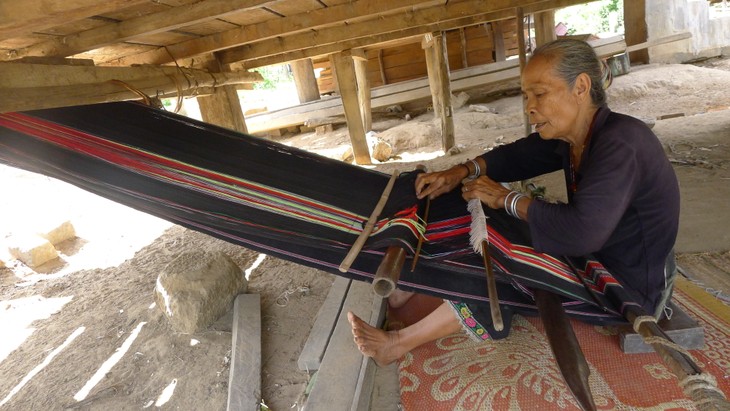 Brocade weaving of Ede ethnic minorities - ảnh 1