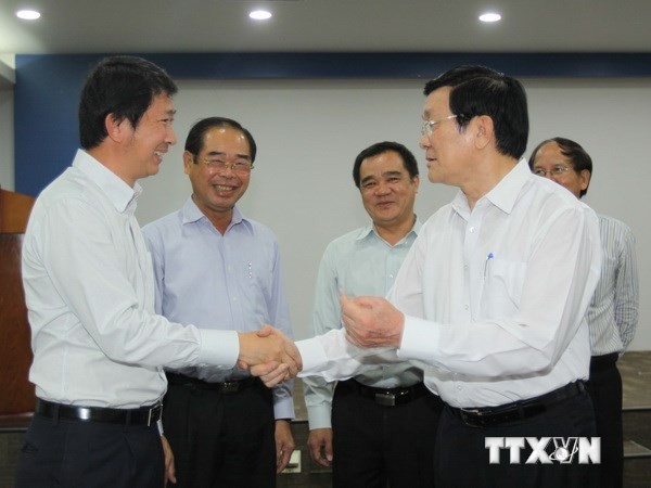 President Truong Tan Sang inspects industrial parks in Binh Duong  - ảnh 1