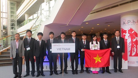 Local students excel at Asian Physics Olympiad - ảnh 1