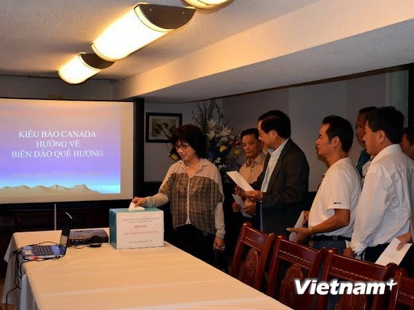 Vietnamese in Canada support homeland islanders - ảnh 1