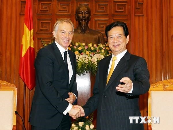 Prime Minister receives former British Prime Minister Tony Blair - ảnh 1