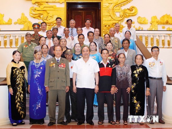 Deputy Prime Minister receives former political prisoners from Dak Lak - ảnh 1
