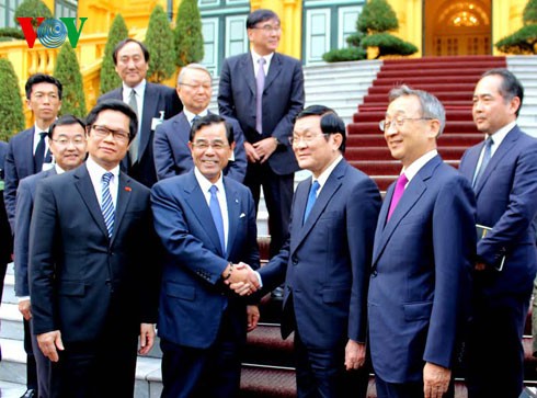 President receives delegation of Keidanren Japan-Vietnam Economic Cooperation Committee    - ảnh 1