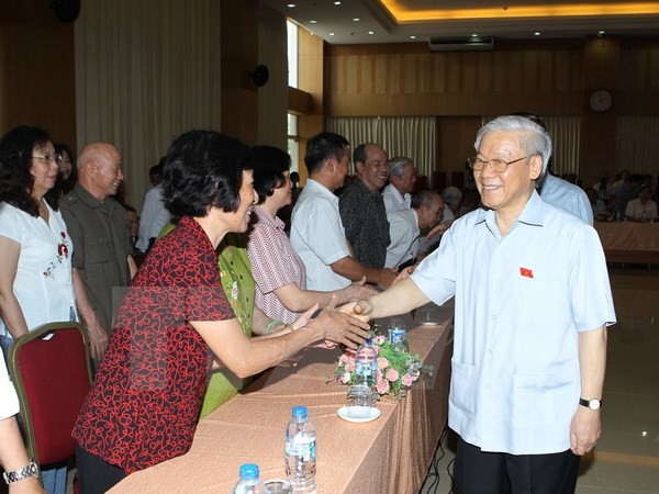 Party, state, government leaders meet voters - ảnh 1