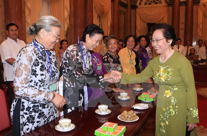 Vice President receives revolutionary contributors in Dong Thap - ảnh 1