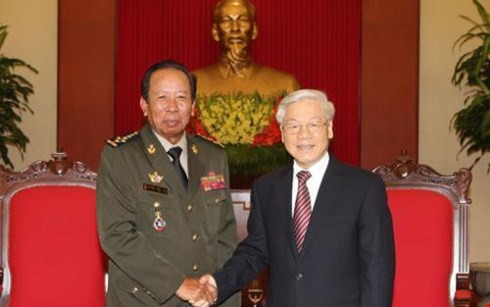 Party leader receives Cambodian Defense Minister - ảnh 1