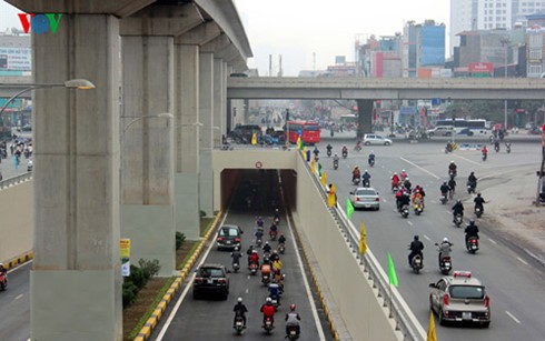 Tunnels under Trung Hoa, Thanh Xuan intersections open to traffic - ảnh 1