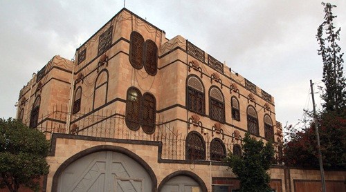 Iran accuses Saudi Arabia of bombing its embassy in Yemen - ảnh 1