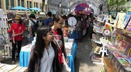 HCM City: Book Street opens to promote reading culture - ảnh 1