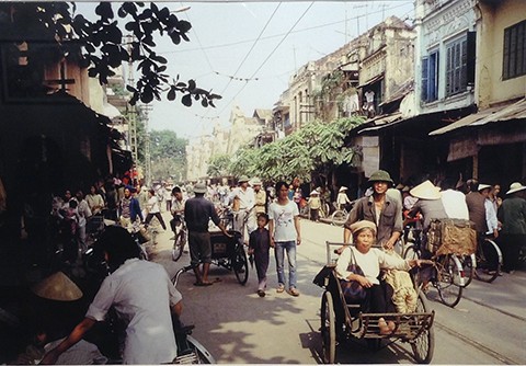 Photography Exhibition: Vietnam in the 80s - ảnh 2