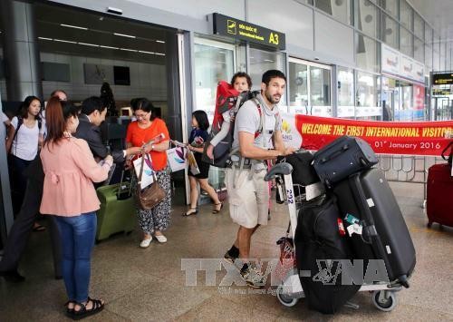 Vietnam to extend exemption of visa requirements for tourists from East European countries - ảnh 1