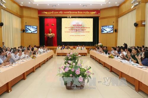 Party leader meets voters in Hanoi - ảnh 1