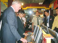越南政府决心保障2012年经济稳定发展 - ảnh 1
