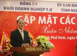 越南国会主席阮生雄出席2013年义安省投资者会议 - ảnh 1