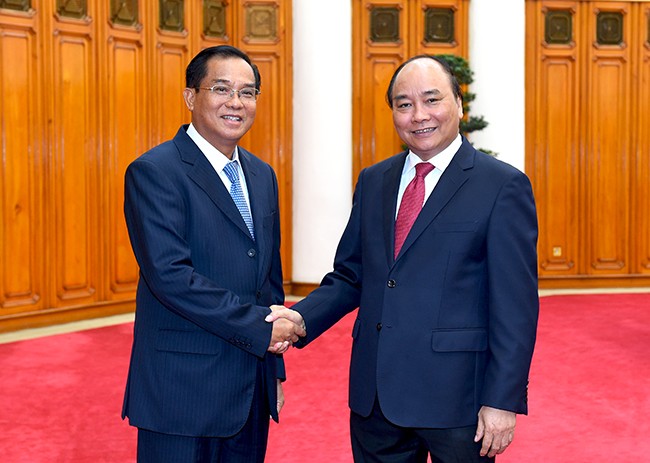 越南政府总理阮春福会见老挝计划与投资部部长宋迪 - ảnh 1