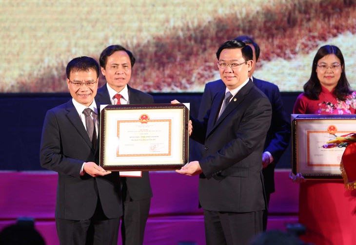 越南政府副总理范平明出席越南三星电子公司成立10周年活动 - ảnh 1
