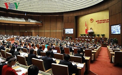 越南14届国会5次会议审查讨论多项法律草案 - ảnh 1