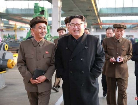 朝鲜领导人金正恩视察与中国接壤的边境地区 - ảnh 1