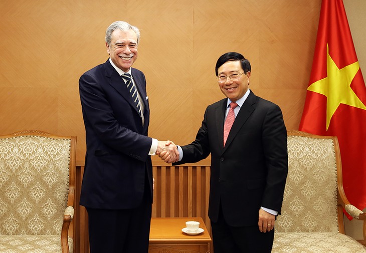 越南政府副总理兼外长范平明会见原美国商务部长古铁雷斯 - ảnh 1