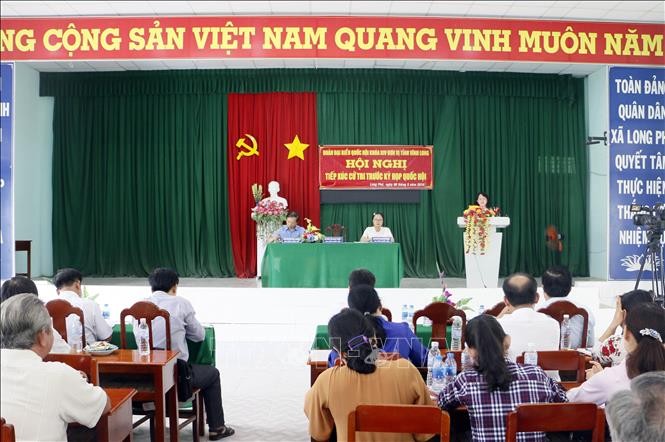 越南党、国家领导人与选民接触 - ảnh 1