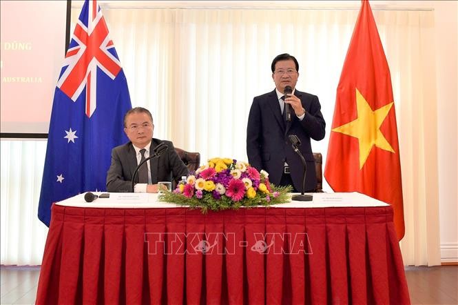 郑庭勇副总理看望越南驻澳大利亚大使馆和旅澳越南人代表 - ảnh 1