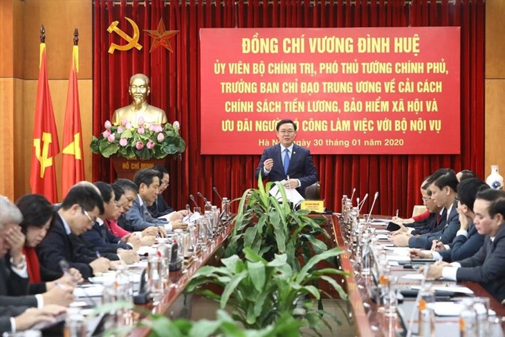 越南政府副总理王庭惠与内务部举行工作座谈 - ảnh 1
