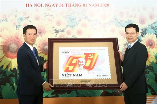 “越南共产党-坚定信念”摄影展纪念越南共产党成立90周年 - ảnh 1