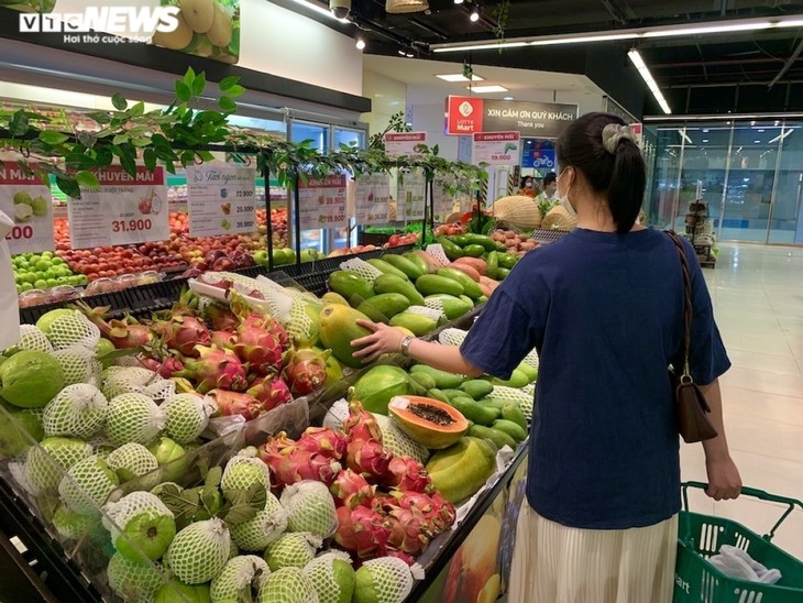 Vải đầu mùa bán tràn Hà Nội: Hút khách từ “chợ mạng”, ven đường đến siêu thị - ảnh 13