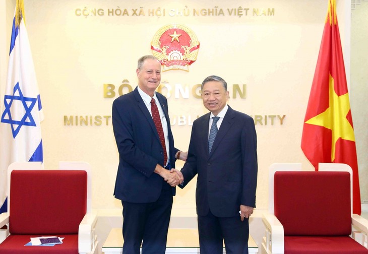 越南公安部部长苏林会见以色列驻越南特命全权大使亚龙·迈尔 - ảnh 1