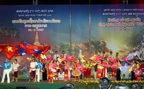 Laos feiert das Jahr der Freundschaft mit Vietnam - ảnh 1