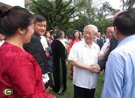 KPV-Generalsekretär Nguyen Phu Trong trifft singapurische Unternehmer - ảnh 1
