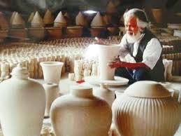 Unternehmerin zeigt Enthusiasmus für die Keramikproduktion - ảnh 1