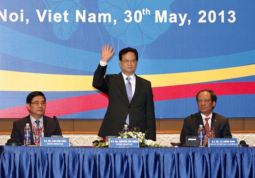 Premierminister Nguyen Tan Dung nimmt am Shangri-La Dialog teil - ảnh 1