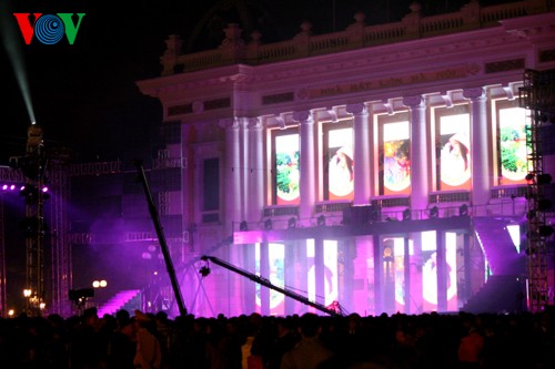 Hanoier feierten das neue Jahr 2014 - ảnh 10