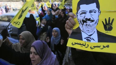 Prozess gegen gestürzten ägyptischen Ex-Präsidenten Mursi vertagt - ảnh 1