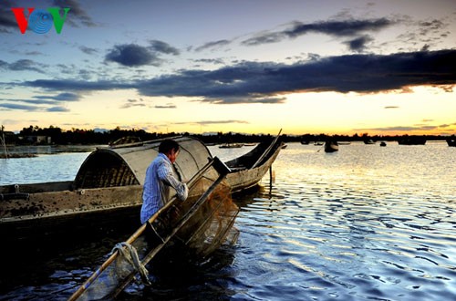 Friedliche Atmosphäre in der Region der Lagune Quang Loi - ảnh 5