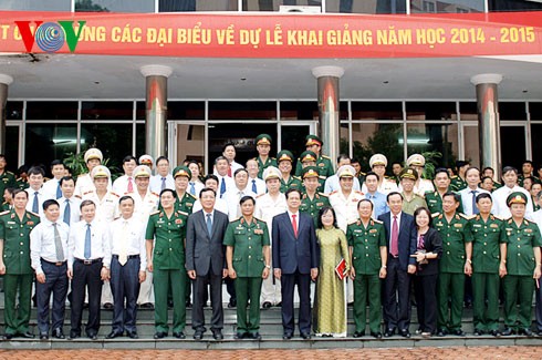 Premierminister Nguyen Tan Dung: Ausbildung hochrangiger Offiziere für Schutz des Landes - ảnh 1