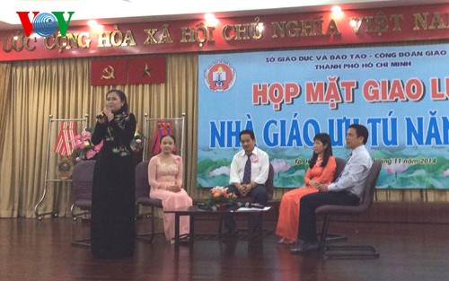 Veranstaltungen zum Tag des vietnamesischen Lehrers - ảnh 1