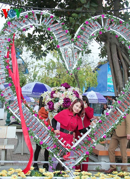 Vietnamesen feiern Valentinstag 2015 - ảnh 1
