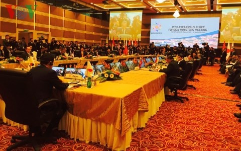 ASEAN +3-Außenministerkonferenz und EAS fördern Zusammenarbeit und Entwicklung in der Region - ảnh 1