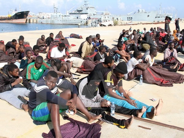 Deutsche Marine rettet 10.000 Flüchtlinge aus dem Mittelmeer - ảnh 1