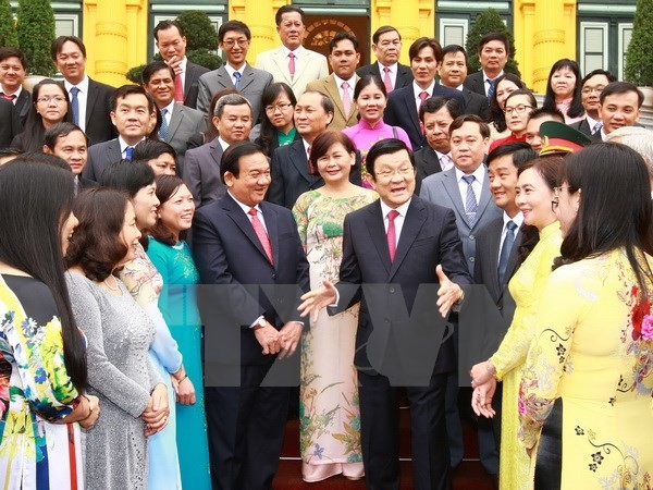 Staatspräsident Truong Tan Sang empfängt Beamtendelegation aus Cu Chi - ảnh 1