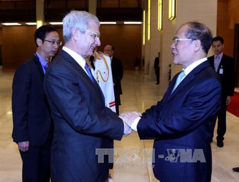 Parlamentspräsident Nguyen Sinh Hung trifft seinen französischen Amtskollegen - ảnh 1