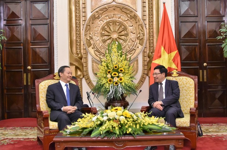 Außenminister Pham Binh Minh empfängt Parteisekretär der chinesischen Provinz Guangxi - ảnh 1