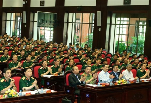 Premierminister Nguyen Xuan Phuc nimmt an politisch-militärischer Konferenz der Armee teil - ảnh 1