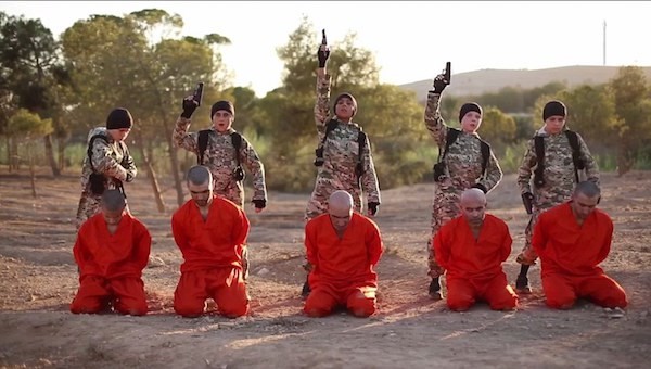 Video über Hinrichtung von kurdischen Gefangenen durch IS-Kinder - ảnh 1