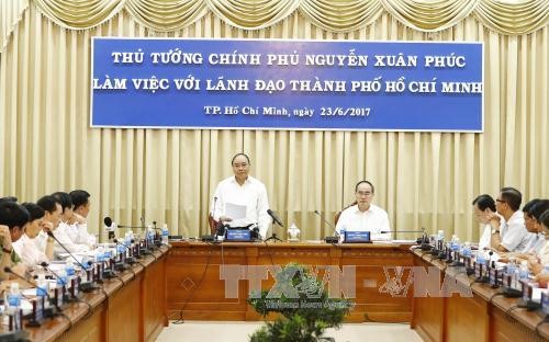 Premierminister Nguyen Xuan Phuc trifft Spitzenpolitiker von Ho Chi Minh Stadt - ảnh 1