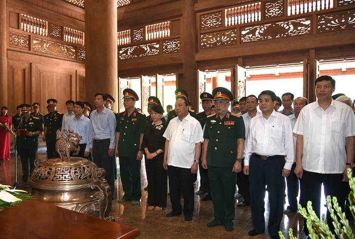 Premierminister Nguyen Xuan Phuc besucht Abteilung zur Verwaltung von Ho Chi Minh-Mausoleum - ảnh 1